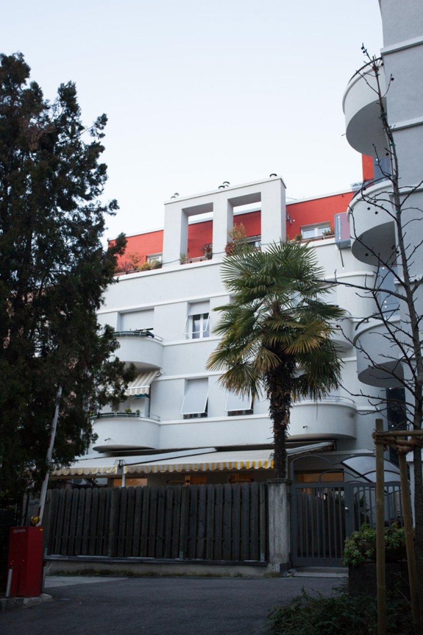 La targa originale &quot;istituto case popolari&quot;
