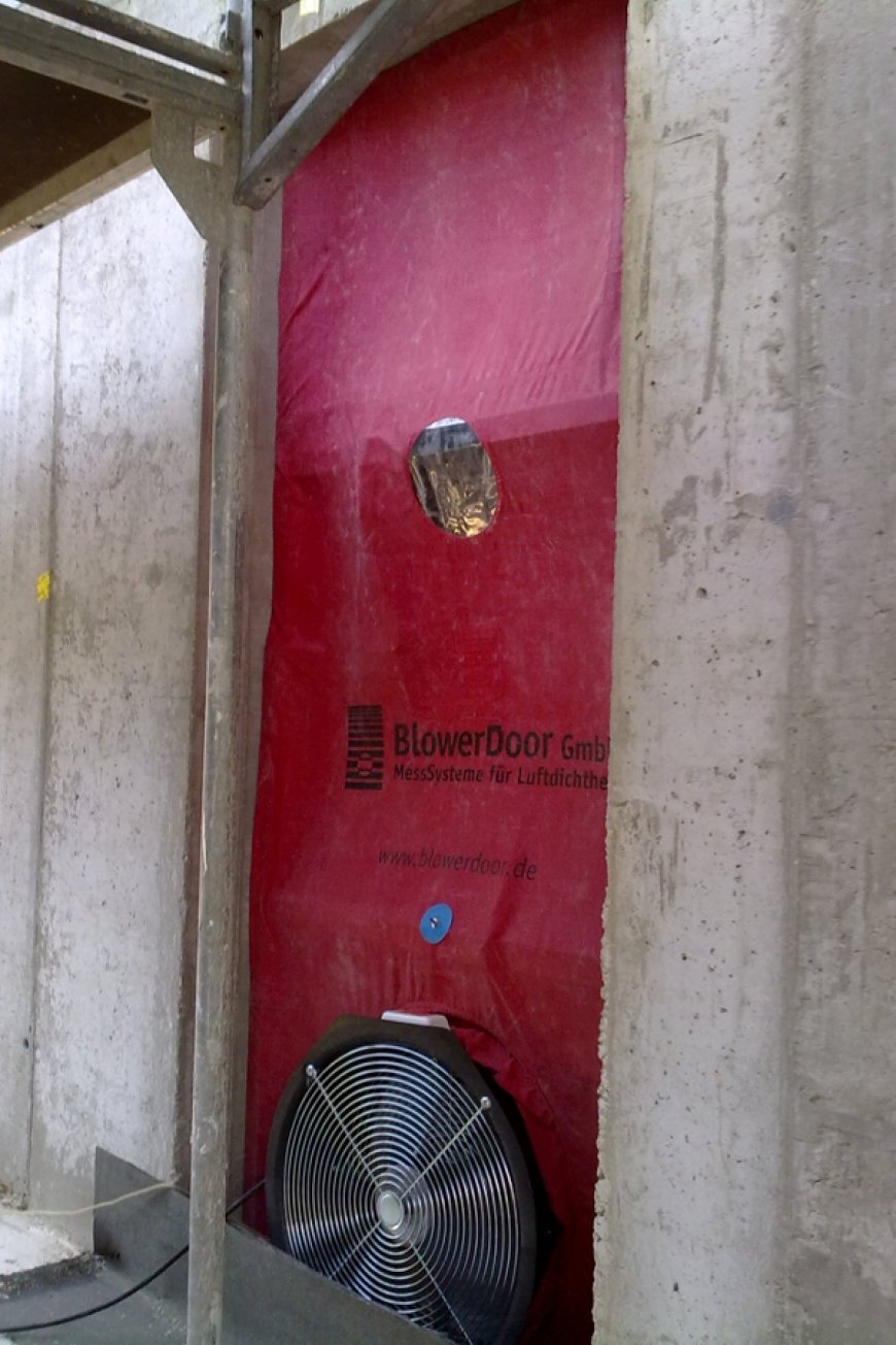 Blower door test